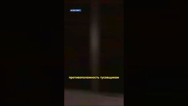 Как ПОДРУЖИТЬСЯ с Сущностью в Закулисье? #backrooms #закулисье смотреть онлайн