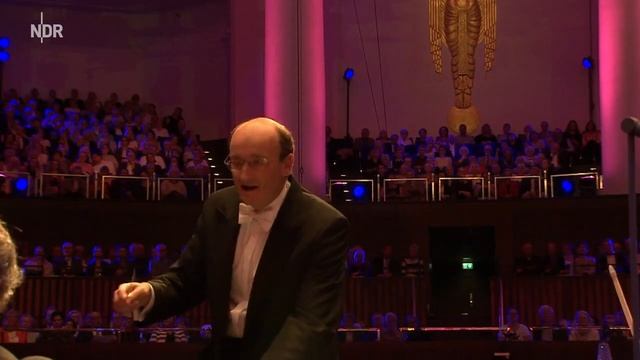 Aram Chatschaturjan: "Säbeltanz" aus "Gayaneh“ mit Andrew Manze | NDR Radiophilharmonie смотреть онлайн