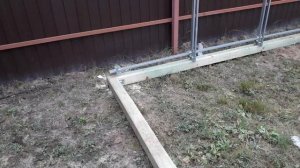 Сборка пристенной теплицы от компании Очень Крепко