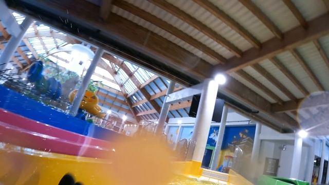 Water Slides at Fala Aquapark in Łódź Poland смотреть онлайн