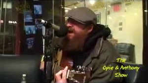 бомж играет на гитаре, лучше оригинала!!!