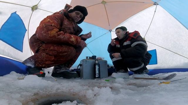 Рыбалка в ПЕРМСКОМ КРАЕ на реке Нытва/Зимняя рыбалка 2022 смотреть онлайн