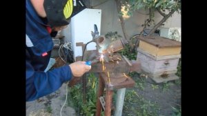 ? ? Как открутить заржавевшую гайку  болт с помощью нагрева электросваркой,простой способ.