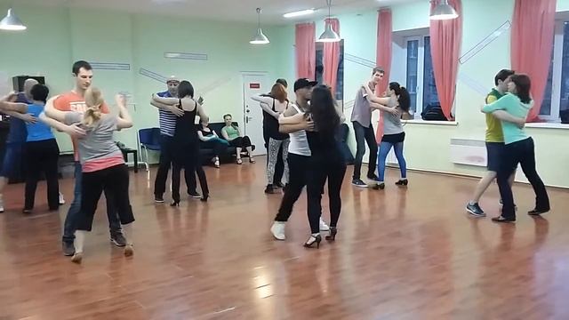 Сальса Касино, Тьяго Мендес (начально-средняя группа) в Mambo GROUP смотреть онлайн