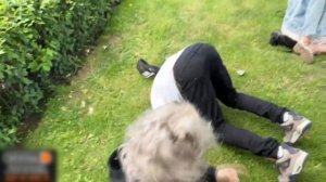 только не в попу пальчик..