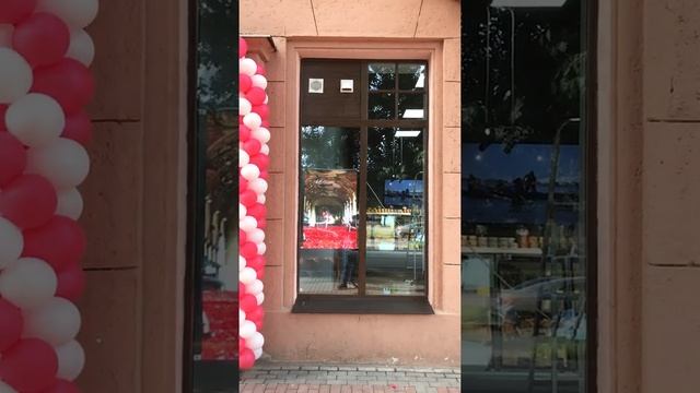 Светодиодный Лед экран в витрине. Шаг пикселя 4 мм. Яркость уличная. смотреть онлайн