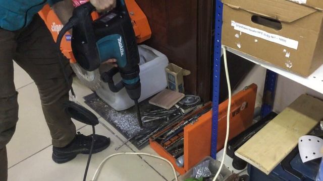 Молоток отбойный Makita HM 1203 C смотреть онлайн