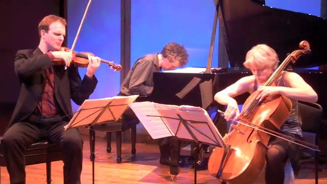 Ravel Trio in A minor, Passacaille: Tres large смотреть онлайн