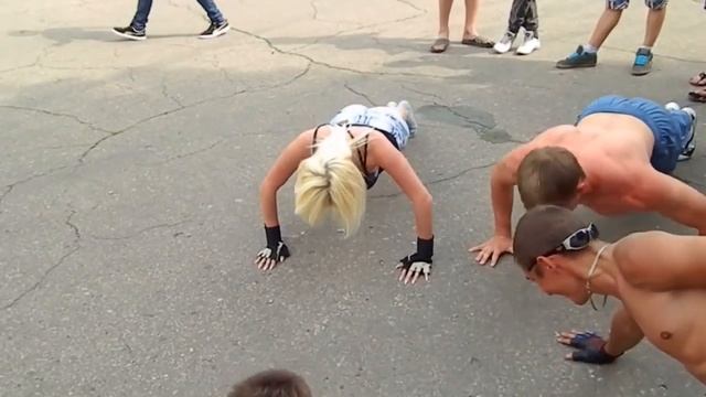 24 473 отжимания.С нами девушка! смотреть онлайн