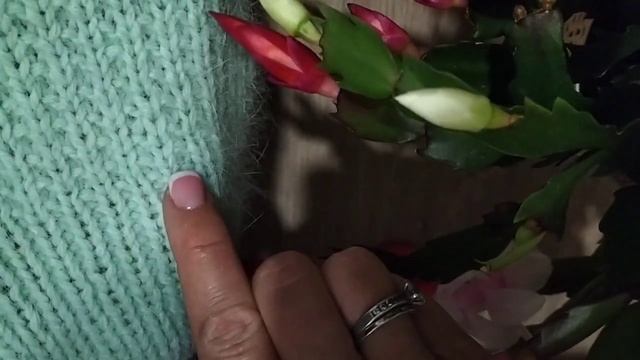 Шапка спицями з пряжі,,Пух норки,, смотреть онлайн