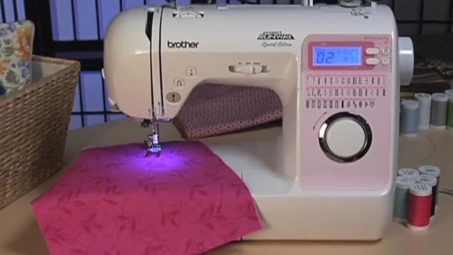 Brother Innov-is 40 Project Runway Limited Edition Sewing Machine Overview смотреть онлайн