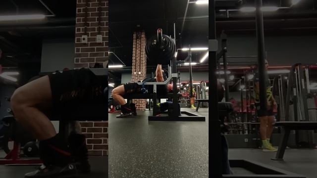 Жим штанги лежа УЗКИМ хватом на маленький брусок 135*3 смотреть онлайн