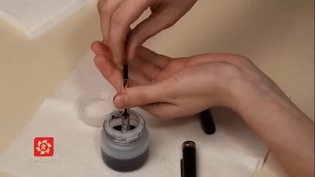 Как заправить перьевую ручку, оснащенную конвертером смотреть онлайн