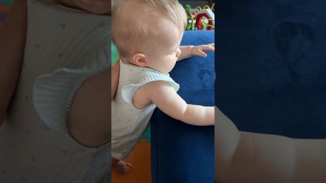 Сама стоит! 8 месяцев + 2 недели #малышка #8месяцев малышке смотреть онлайн