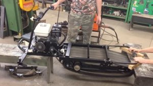 Двухступенчатый редуктор с центробежным сцеплением.