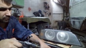 Как убрать царапину на фаре?