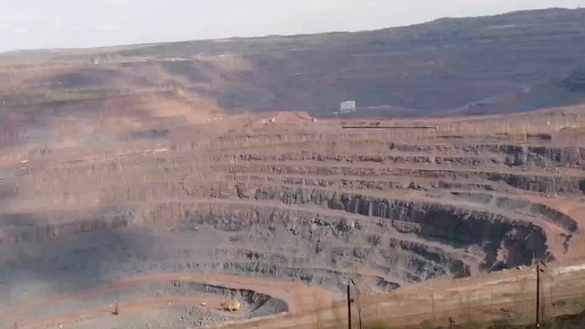 ВЛОГ: РЕШИЛИ СМЕНИТЬ ОБСТАНОВКУ / КАРЬЕР / УБОРКА В САДУ смотреть онлайн