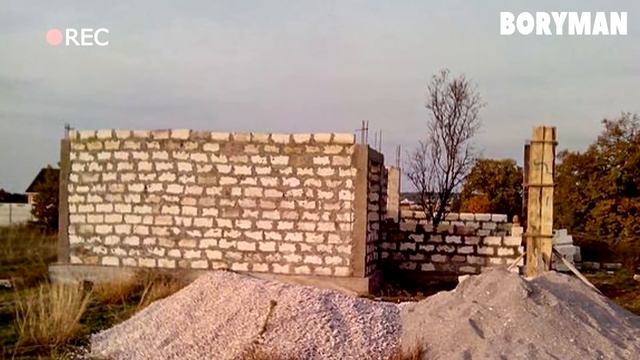 Жители ЭЛИТНОГО ПОСЕЛКА смеялись над супругами строившими ДОМ БЕЗ ДЕНЕГ! Но в итоге зауважали их! смотреть онлайн