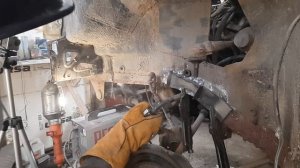 СВАРКА КУЗОВА АВТО ЗАПЛАТКАМИ В НАХЛЁСТ И В ОТВЕРСТИЕ.