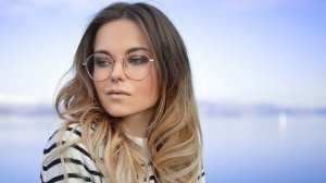 Как выбрать очковую оправу по форме лица и цветотипу