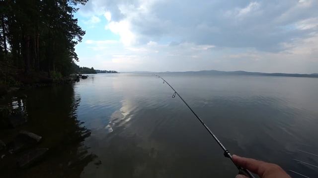Окунь на микроджиг. Окунь на фидер. Таватуй. Осенняя раздача окуня. Рыбалка на Таватуе в грозу. смотреть онлайн