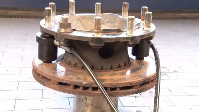 Комплект для демонтажа тормозного диска со шлицами Volvo/Renault/DAF смотреть онлайн