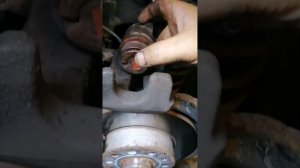 Шкода актавия замена заднего супорта и колодок