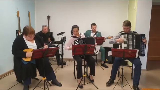 Ансамбль «Околица» - Б. Тихонов «Ручеек» смотреть онлайн