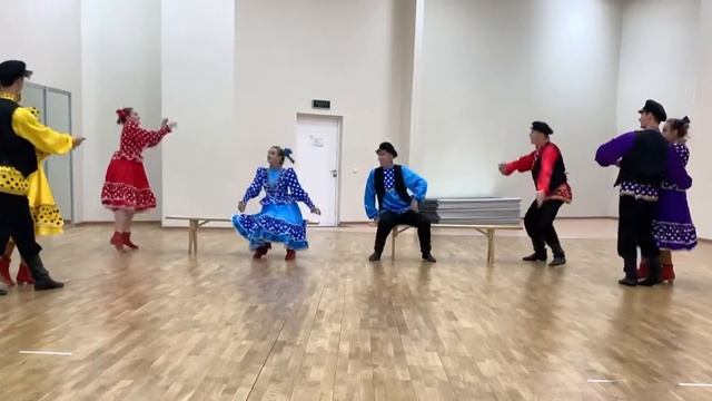 Ансамбль народного танца "Легенда" - "На лавочке" смотреть онлайн