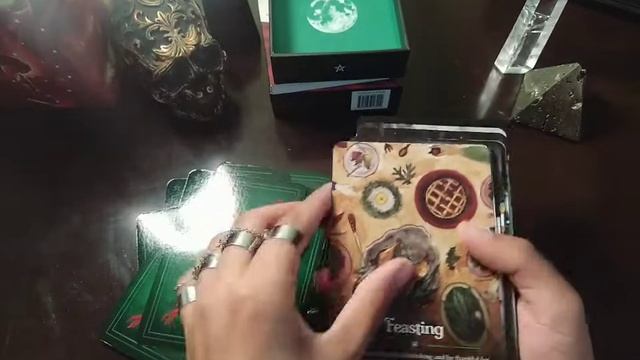 Uma olhada no.. Seasons of The Witch | Yule Oracle смотреть онлайн