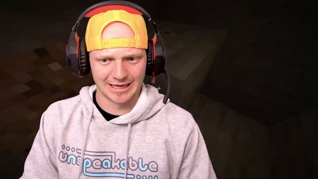 Minecraft, But Every Minute It gets More Scary... смотреть онлайн