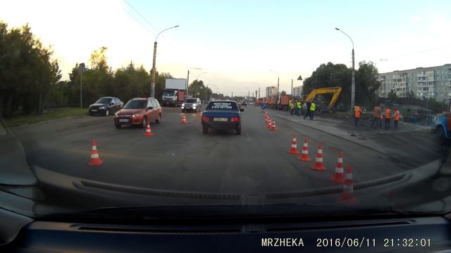 На Лукашевича убирают рельсы смотреть онлайн