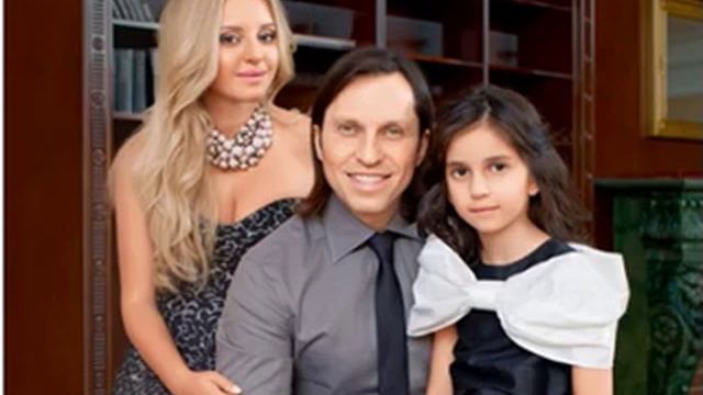 Александр Ревва показал жену и дочку Вы онемеете увидев этих красоток! смотреть онлайн