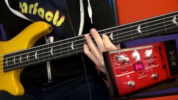 VOX Stomplab 2B with FRETLESS bass. Freaky synth slides…