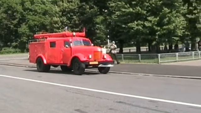 Пожарный ретро автомобиль грузовик ЗИС 150 смотреть онлайн