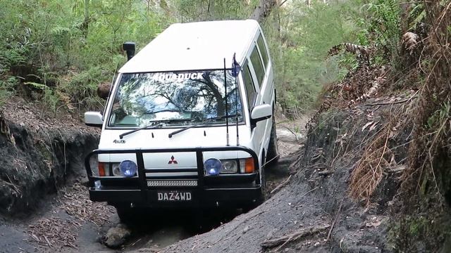 Mitsubishi l300 4wd van blue mountains смотреть онлайн