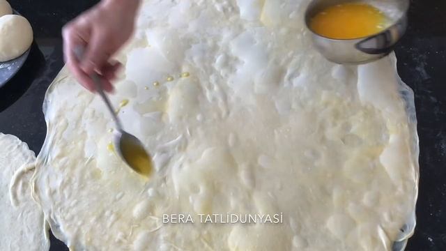Çıtırlığı İnsanı Delirten El Açması Kat Kat Baklava Böreği??Bera Tatlidunyasi смотреть онлайн