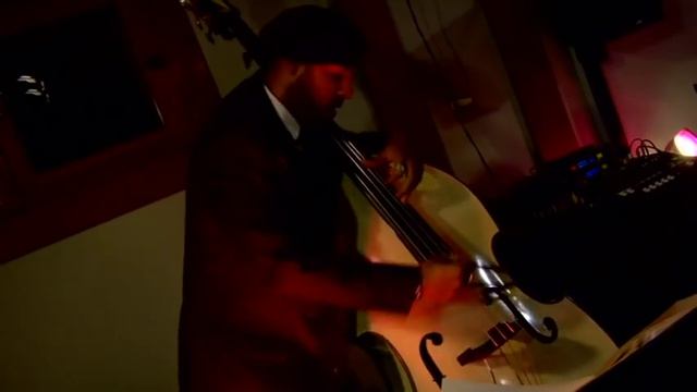 Jonathan Davis - Alone I Play 2007 смотреть онлайн