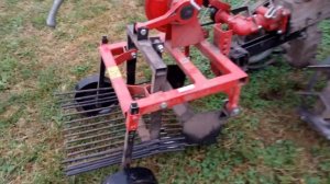 уборка картофеля мотоблоком угра с картофелекопалкой ккв1