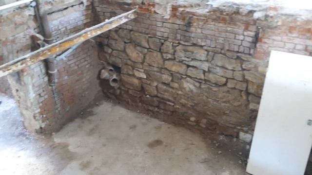 В «красной» больнице расчистили исторические стены смотреть онлайн