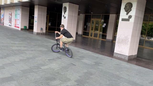 КАТАЕМСЯ НА BMX ПО ГОРОДУ | ДРУГ КУПИЛ НОВЫЙ BMX | СЛОМАЛ РУЛЬ НА БМХ ИЗ-ЗА ЖЁСТКОГО ТРЮКА НА БМХ смотреть онлайн