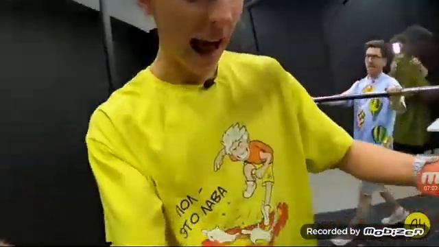 кто последний покинет врашаюший круг получит 1000 баксав А4