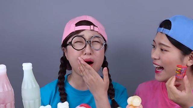 Purple Food Giant Jelly Candy Mukbang DONA смотреть онлайн