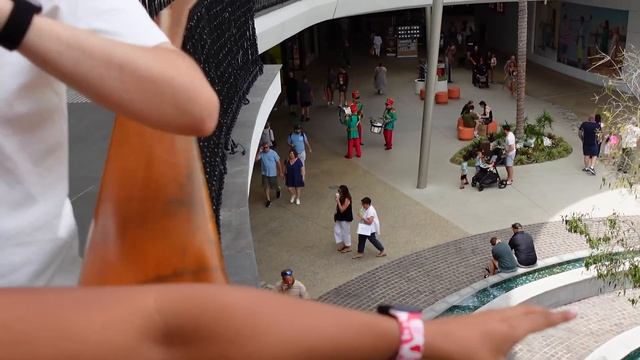 we spent a day in Australia's biggest shopping centre смотреть онлайн