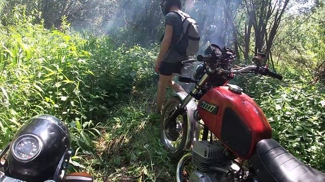 УМИРАЕМ В ДЖУНГЛЯХ НА СОВКАХ / ИЖ ЮПИТЕР TS 185 / Восход 2 /Юпитер/Планета/ УТОПИЛИ ЮПИТЕР В БОЛОТЕ смотреть онлайн