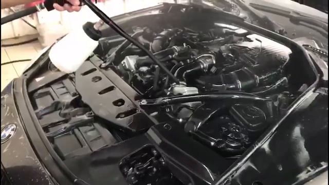 Профессиональная мойка подкапотного пространства диэлектрическим гелем от KochChemie