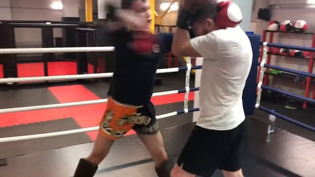 Тайский бокс. Обучающее видео для НОВИЧКОВ N8. БУЛАТ (РОССИЯ) смотреть онлайн