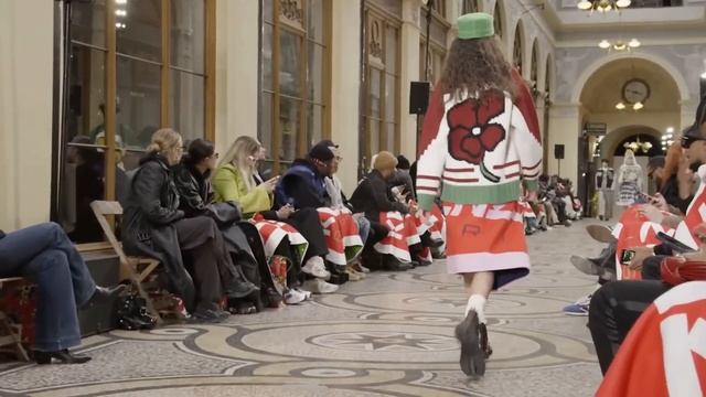 Kenzo Мода в Париже Осень 2022 Зима 2023 / Одежда, сумки и аксессуары смотреть онлайн