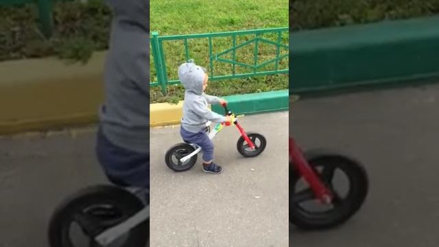 Катание на беговеле смотреть онлайн