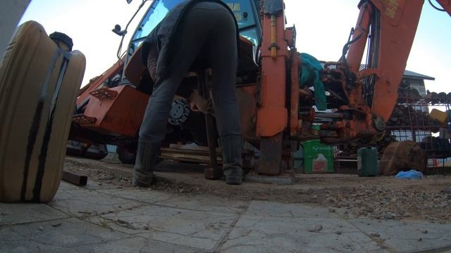 снятие заднего моста экскаватора - погрузчика. разноколесного смотреть онлайн